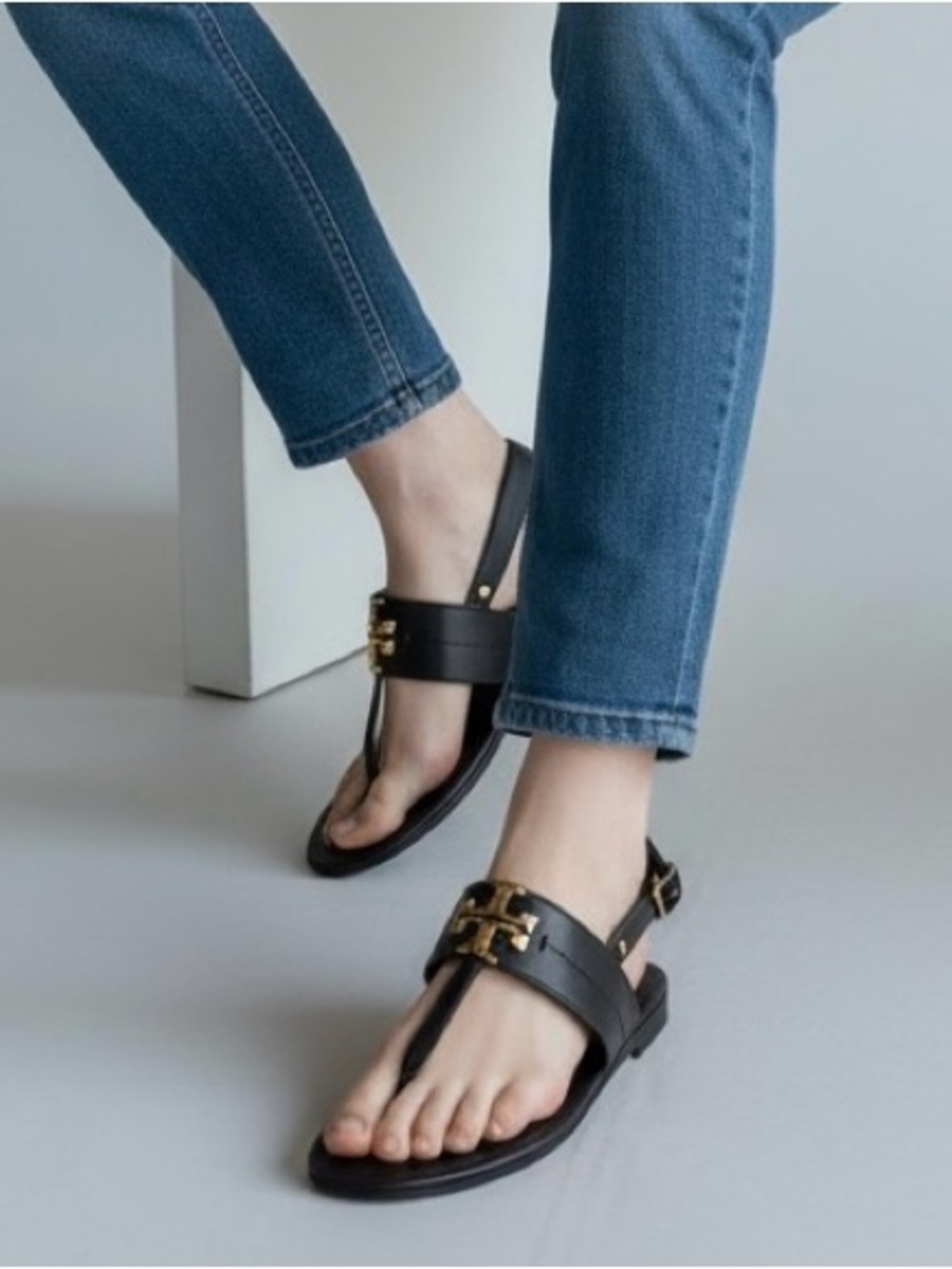 Tory Burch Everly Sandals Sea Shell Pink Calf Leather with Gold Emblem Size 6.5
